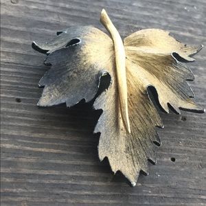 Vtg Estate Autumn Leaf Brooch Heavy Black Gold